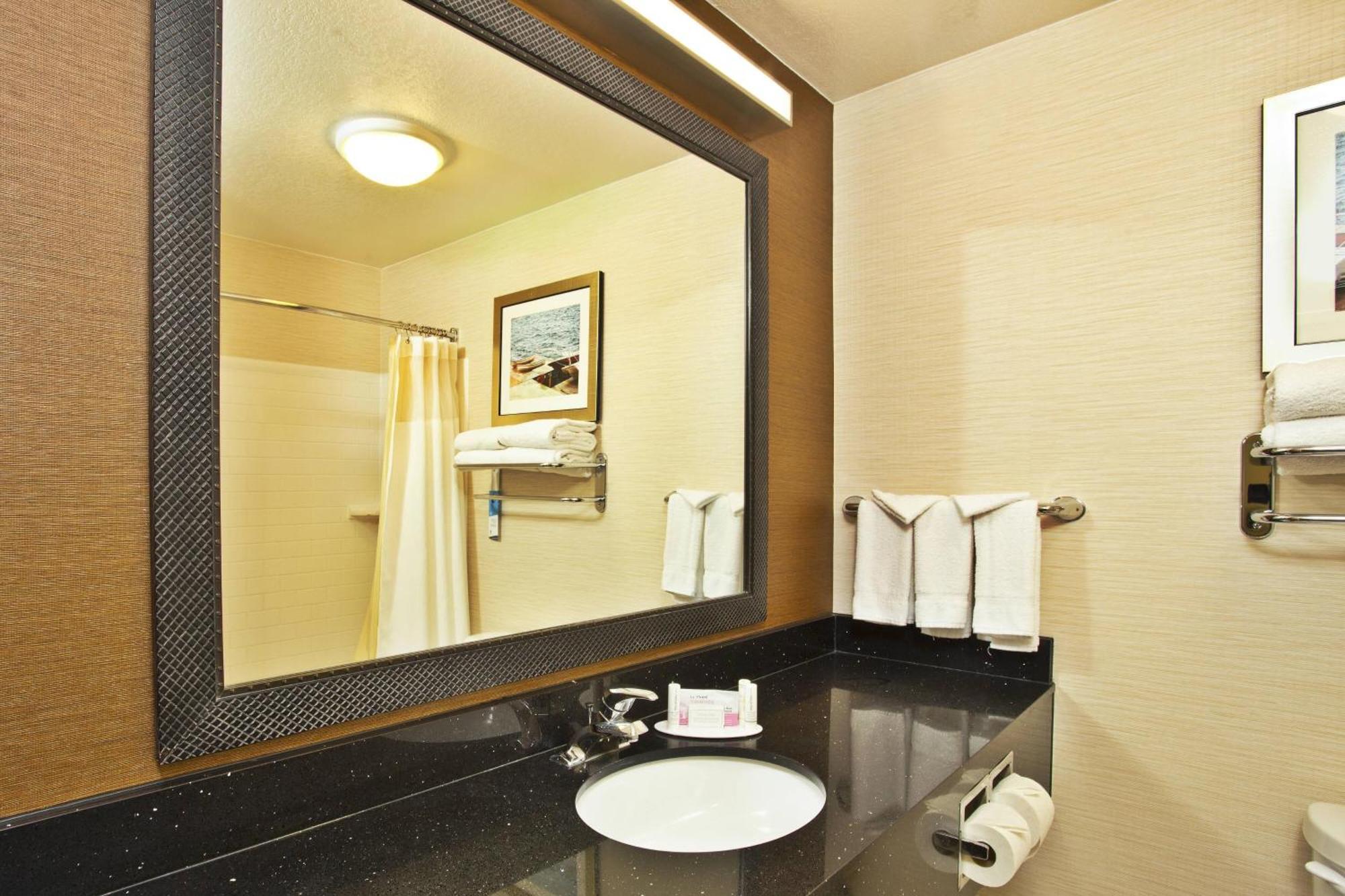 Fairfield & By Marriott West/middleton Hotel Madison